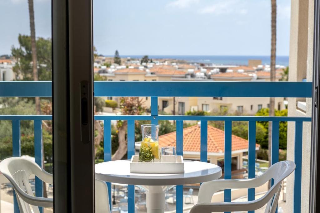 Standard Twin Room with Pool View room - Image 1