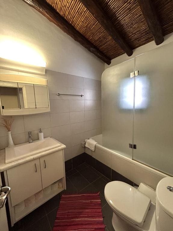 Two-Bedroom House with Spa Bath room - Image 3