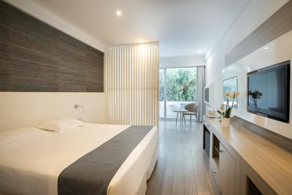 Family Junior Suite room - Image 2
