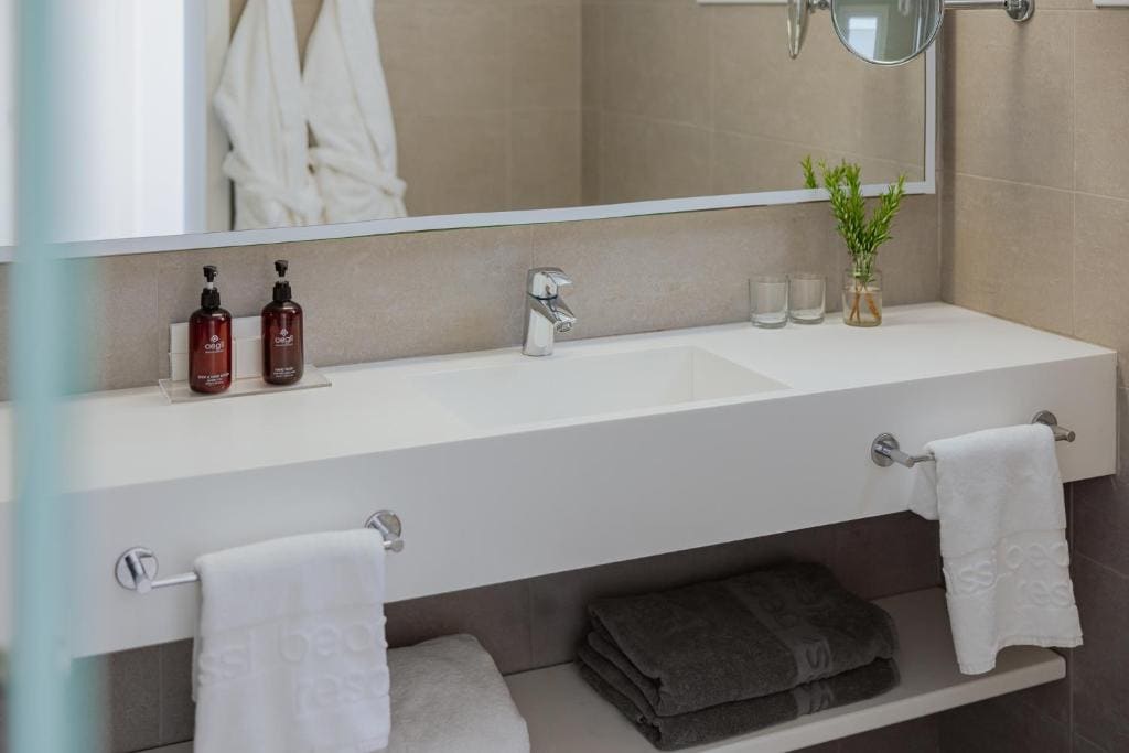 Superior Double or Twin Room with Sea View room - Image 3