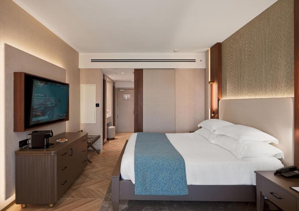 Deluxe Superior Room Pool and Sea View (18+ years old) room - Image 3