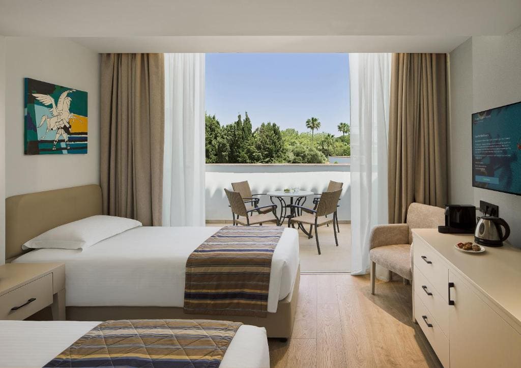 Family Junior Suite Inland View room - Image 1