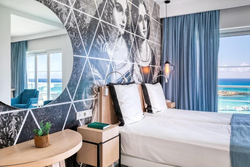 Studio with Sea View - Double Bed room - Image 1