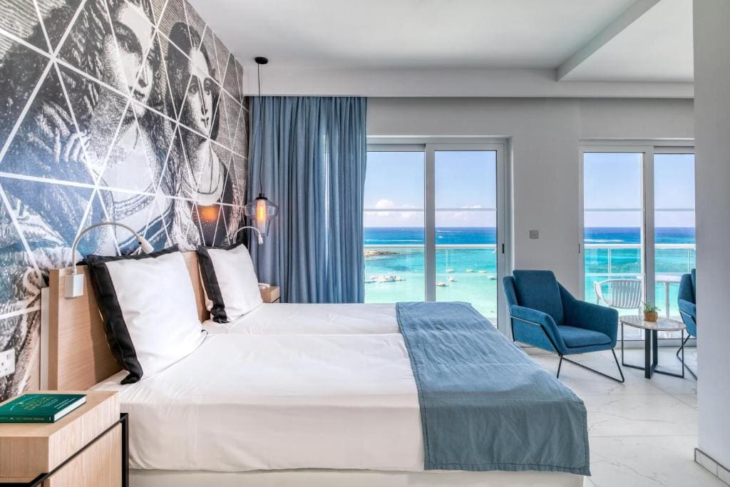 Studio with Sea View - Double Bed room - Image 2