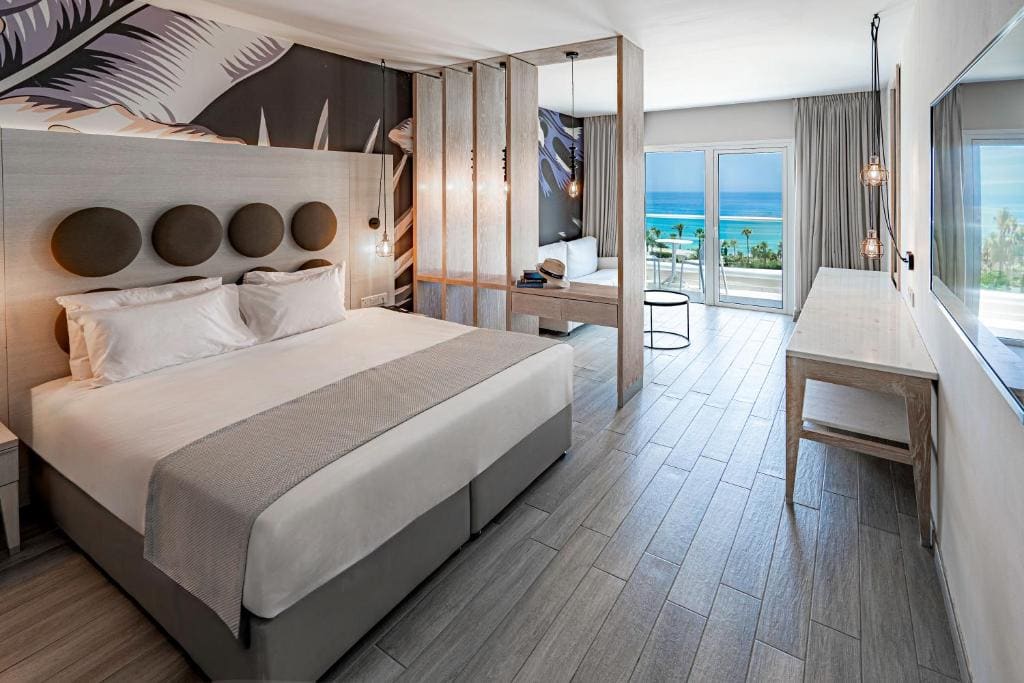 Junior Suite - Limited Sea View room - Image 2