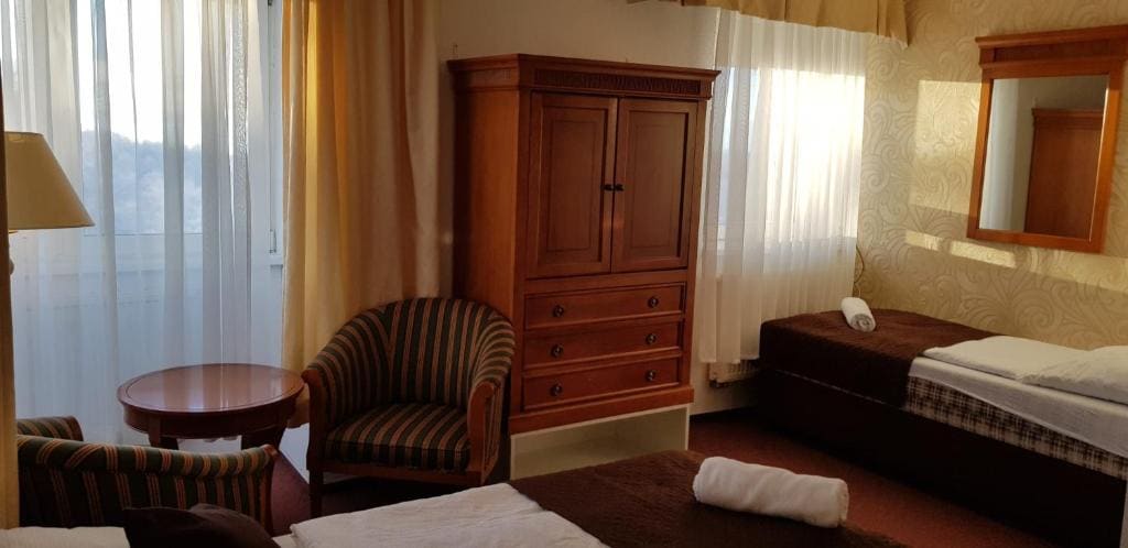 Comfort Quadruple Room room - Image 1