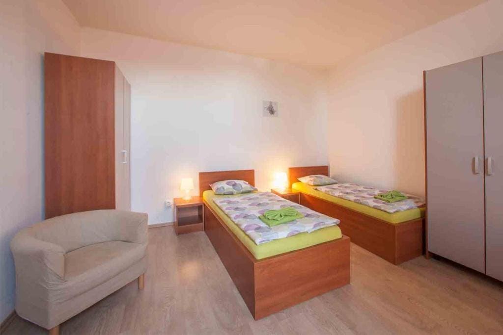 Triple Room with Shared Bathroom room - Image 2