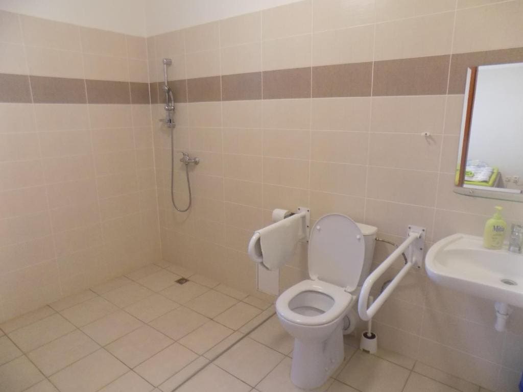 Twin Room - Disability Access room - Image 1