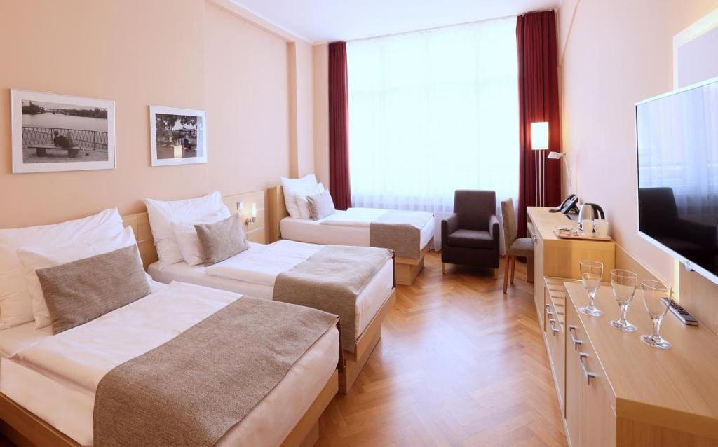 Deluxe Triple Room room - Image 2