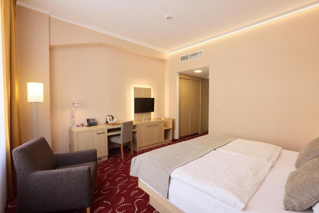 Superior Double or Twin Room with Terrace room - Image 3