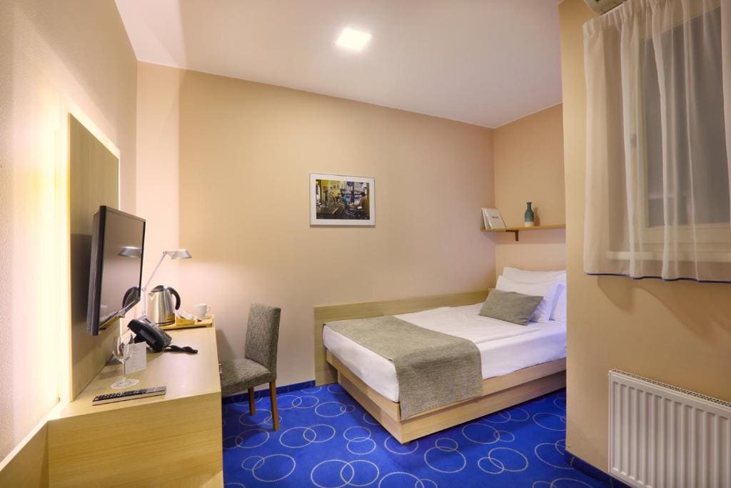 Economy Single Room without Daylight room - Image 3