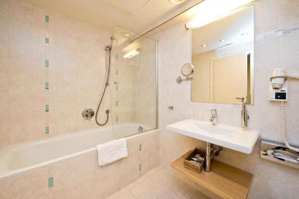 Standard Double or Twin Room room - Image 2