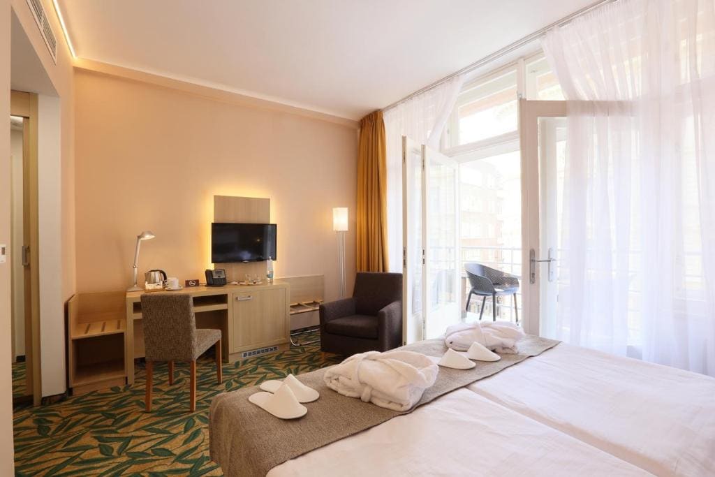 Superior Double or Twin Room with Terrace room - Image 2