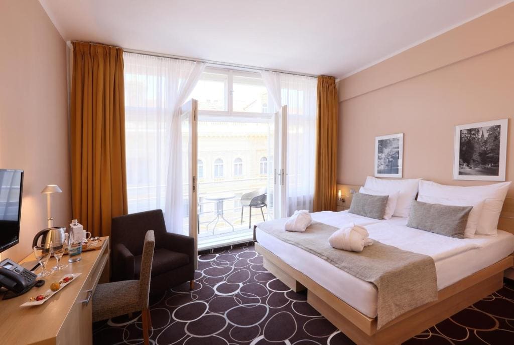 Superior Double or Twin Room with Balcony room - Image 2