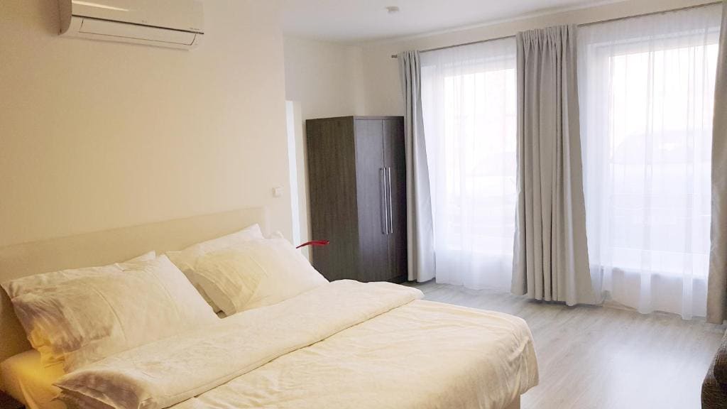King Studio with Sofa Bed room - Image 1
