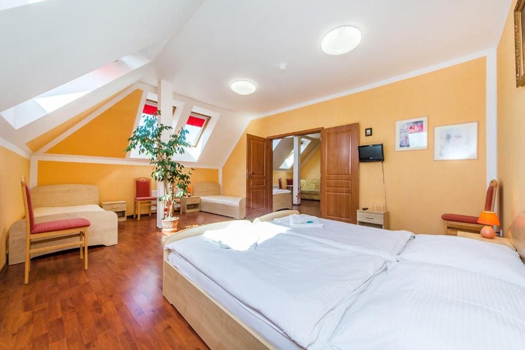 Suite room - Image 1