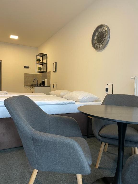 Family Room room - Image 3