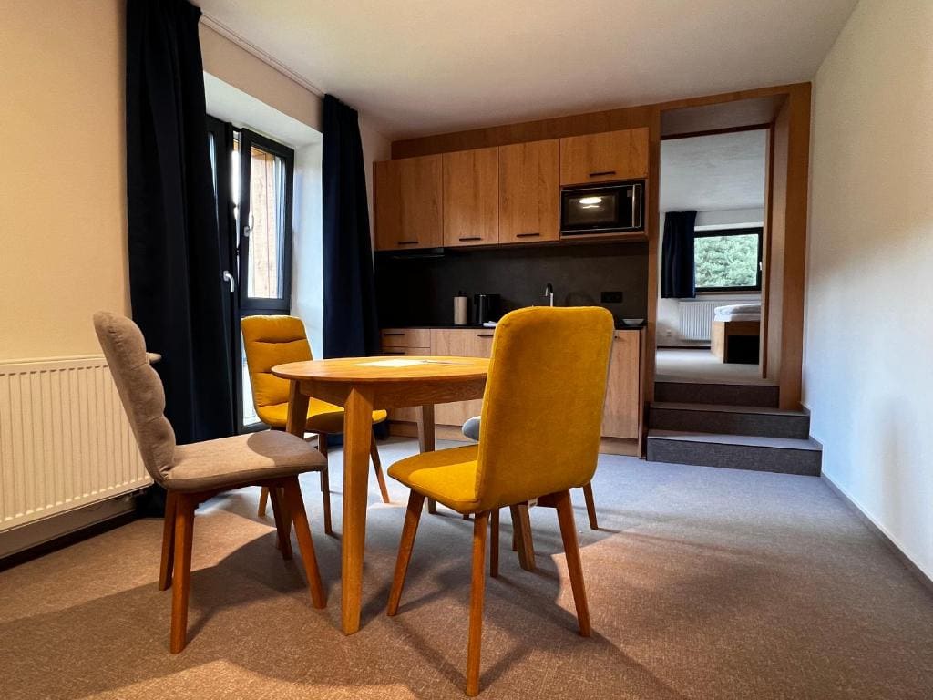 Family Room room - Image 3