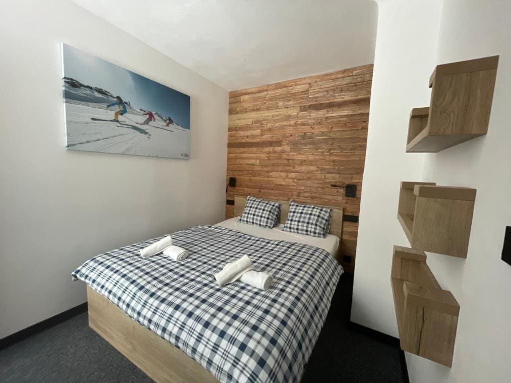Family Room with Balcony room - Image 1