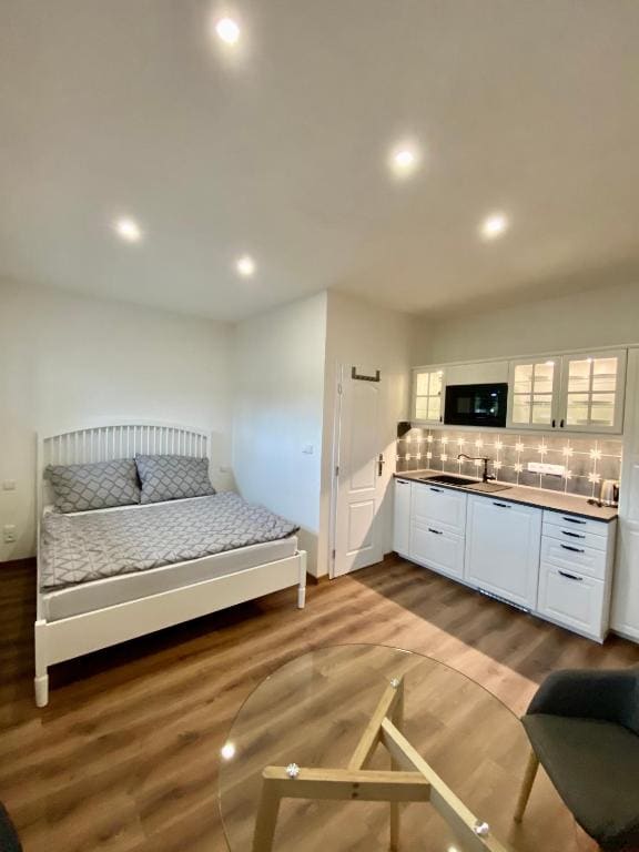 Small Double Room room - Image 3