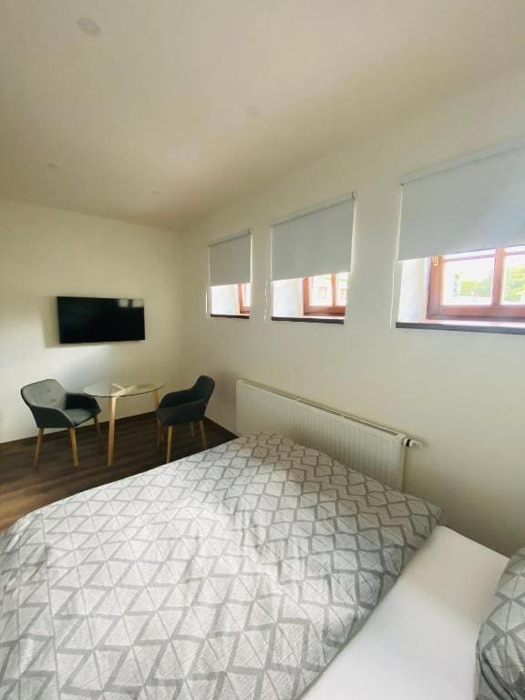 Small Double Room room - Image 2