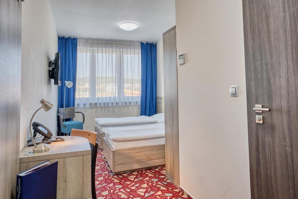 Standard Twin Room room - Image 2
