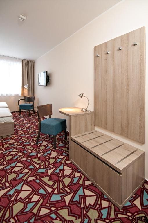 Standard Twin Room room - Image 3