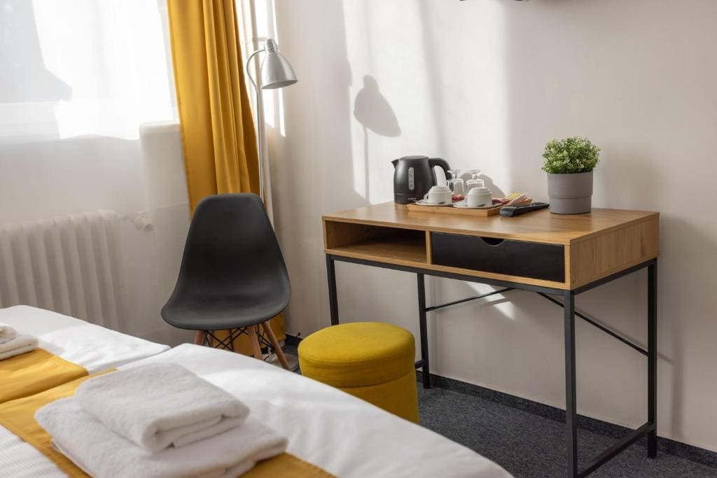 Standard Double or Twin Room room - Image 3