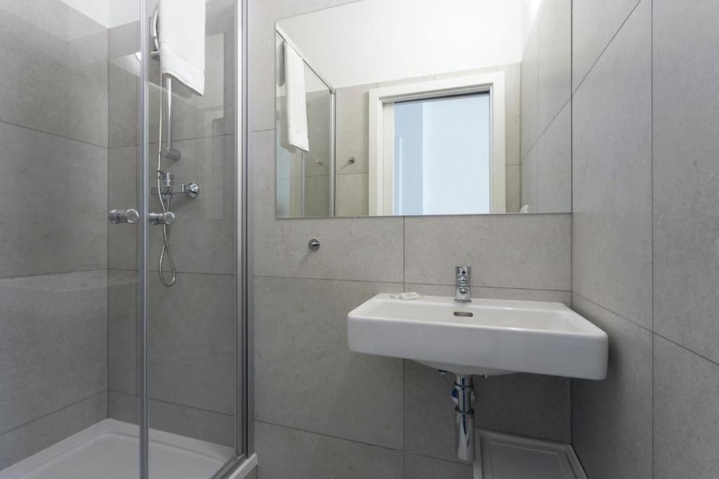 Family Room with Private Bathroom room - Image 2
