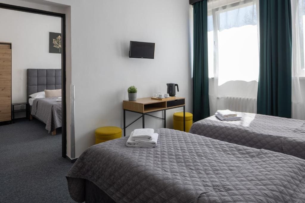 Quadruple Room with Private Bathroom room - Image 3