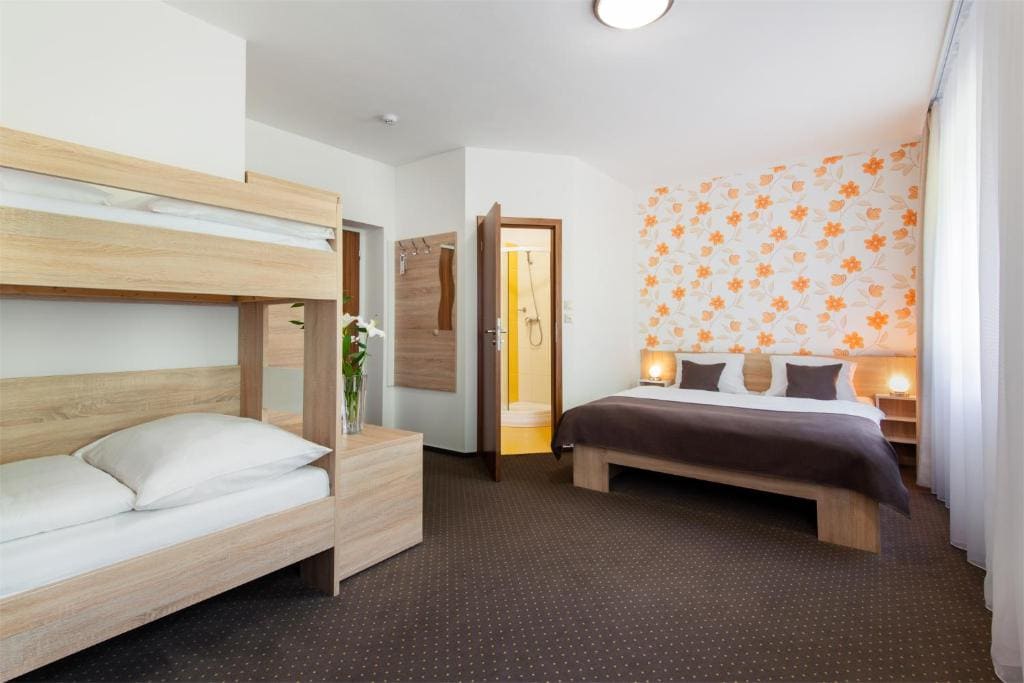 Quadruple Room room - Image 3
