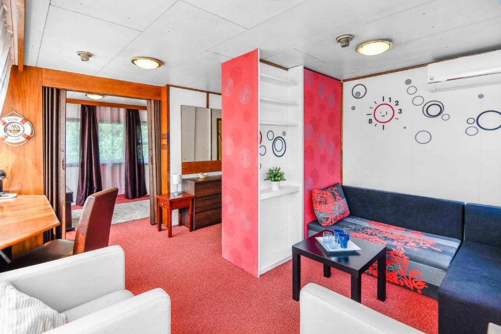 Apartment room - Image 2