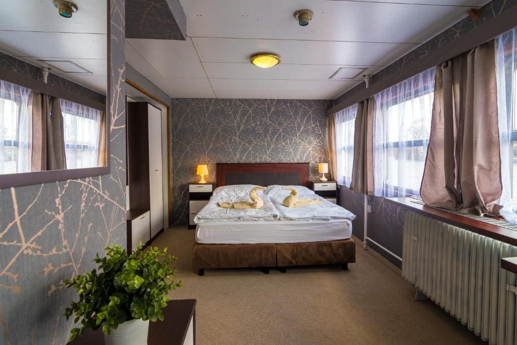Double Room with River View room - Image 1