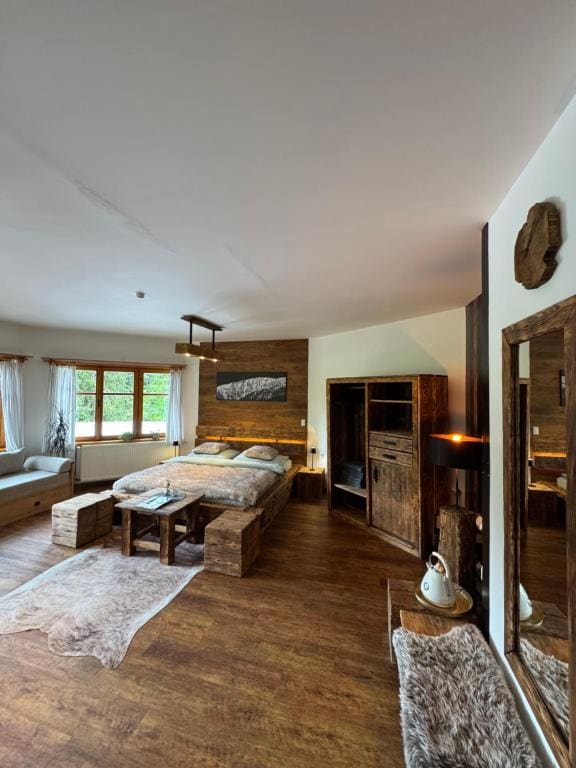 Deluxe One-Bedroom Apartment with Garden View room - Image 3