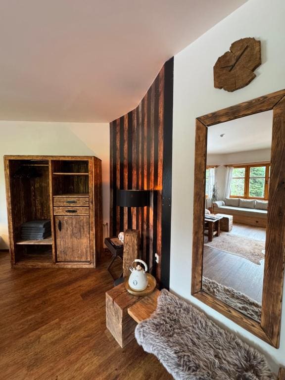 Deluxe One-Bedroom Apartment with Garden View room - Image 1