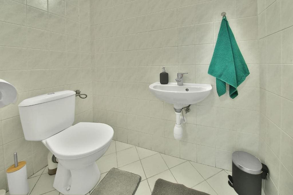 Family Room with Private Bathroom room - Image 1