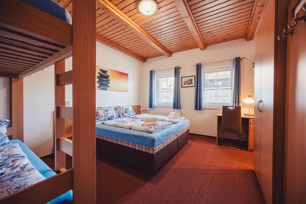 Double Room with Private Bathroom room - Image 3