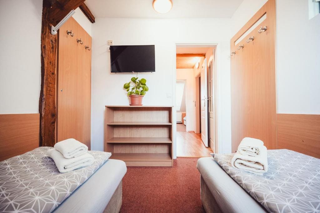 Family Room with Private Bathroom room - Image 1
