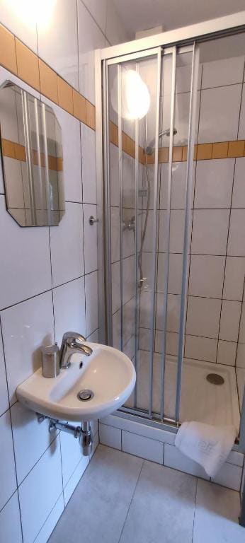 Double Room with Private Bathroom room - Image 2