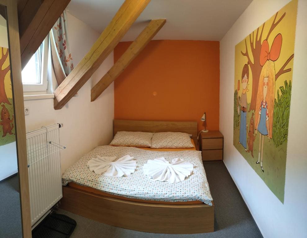 Family Room with Bathroom room - Image 1