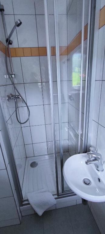 Triple Room with Private Bathroom room - Image 2