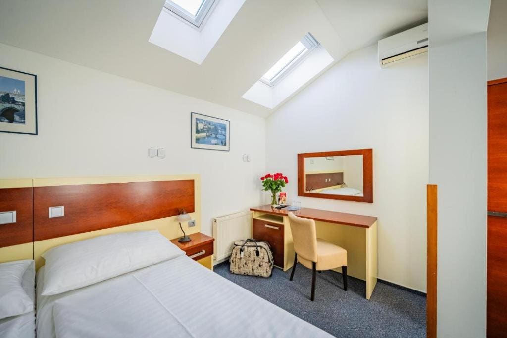 Double or Twin Room with Air-Conditioning room - Image 1