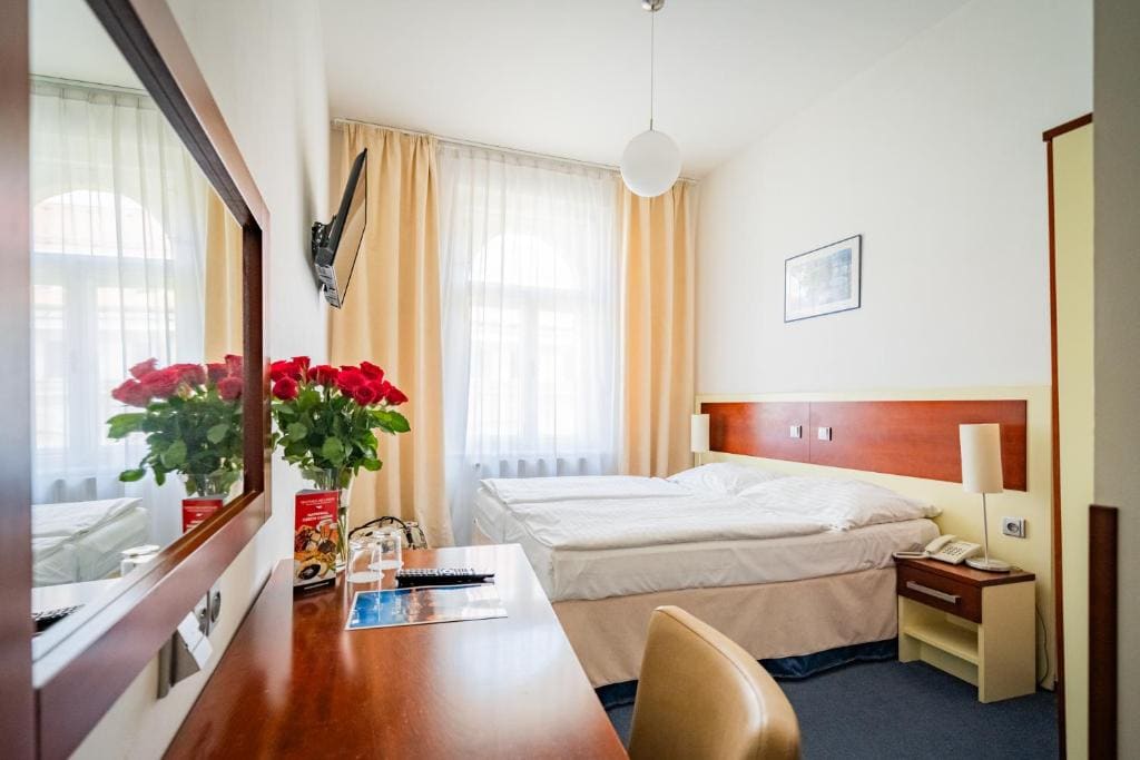 Standard Double or Twin Room room - Image 1