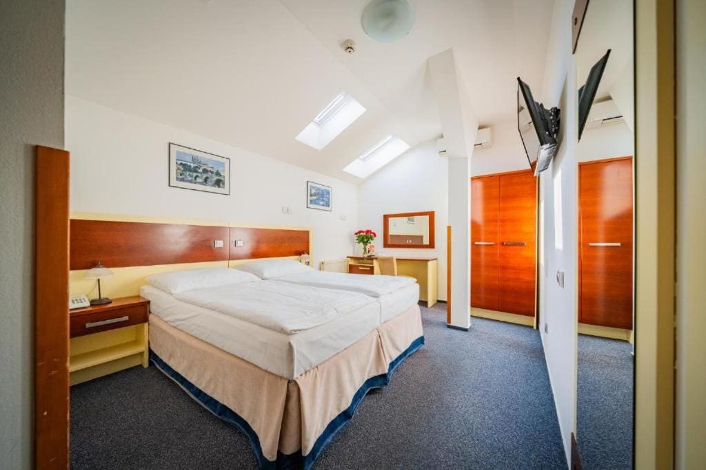 Double or Twin Room with Air-Conditioning room - Image 2
