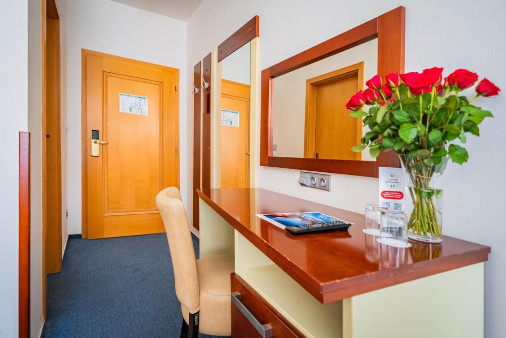 Standard Double or Twin Room room - Image 3
