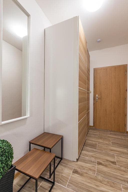 Deluxe One-Bedroom Apartment with City View room - Image 3