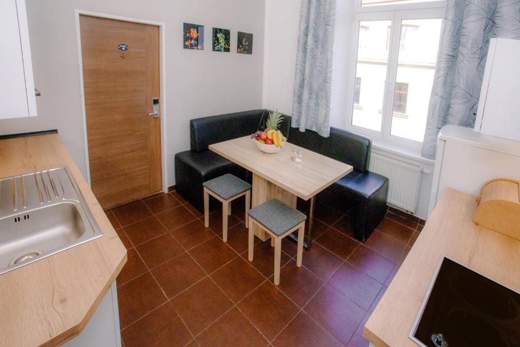 Basic Twin Room with Bunk Beds and Shared Bathroom room - Image 2
