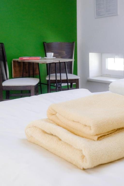 Double Room with Shared Bathroom room - Image 3