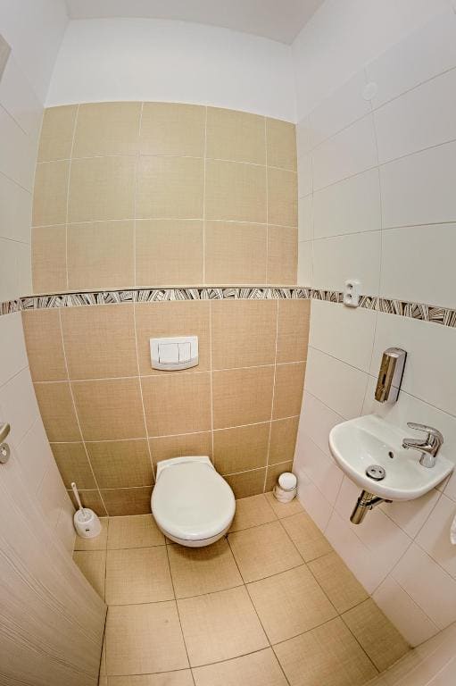Double Room with Shared Bathroom room - Image 2