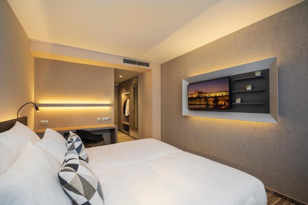 Superior Double or Twin Room room - Image 3